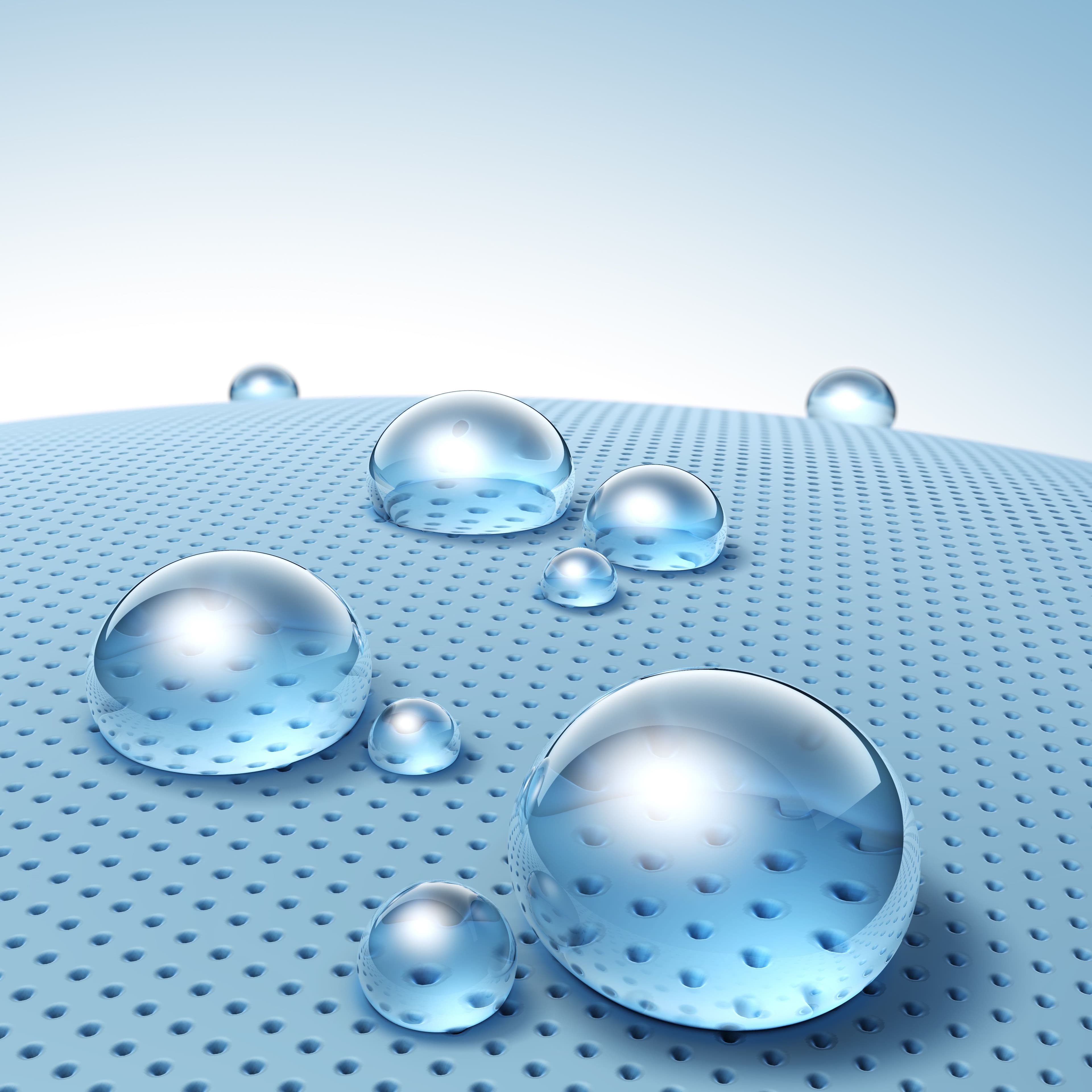 Wassertropfen auf hydrophober Fläche