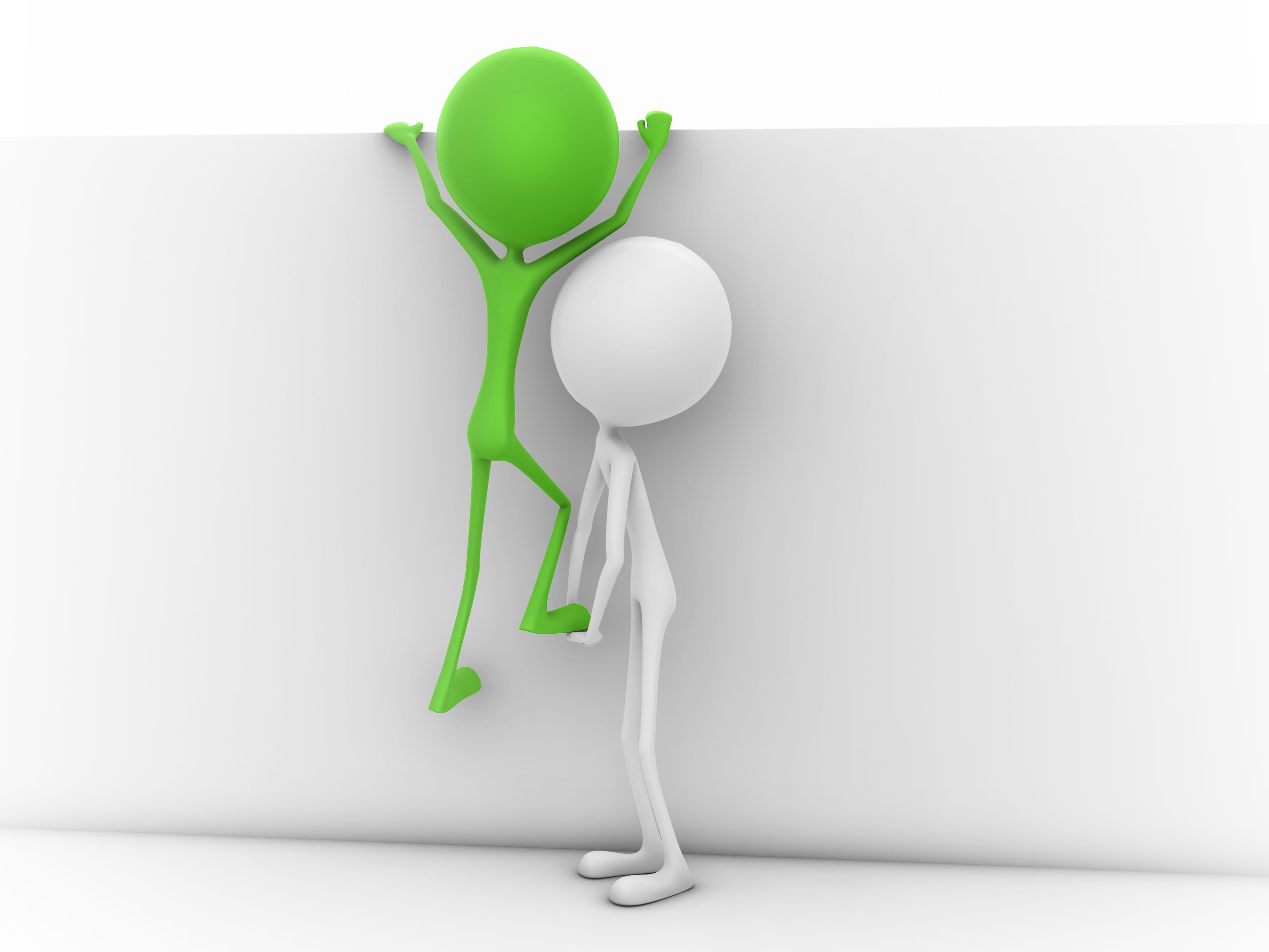 Weiß 3D-Figur hilft grüner 3D-Figur beim Klettern an einer weißen Wand