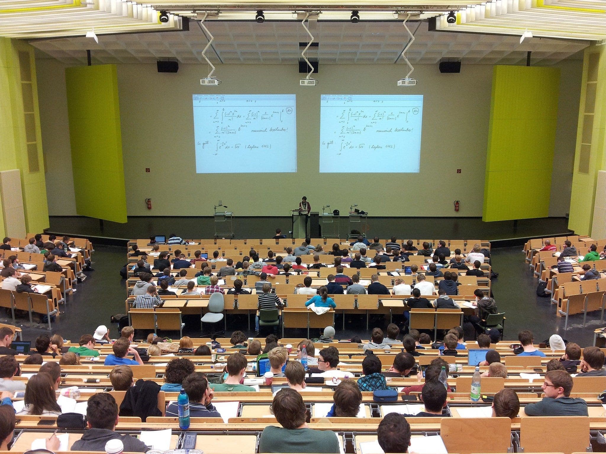 Studierende im Hörsaal