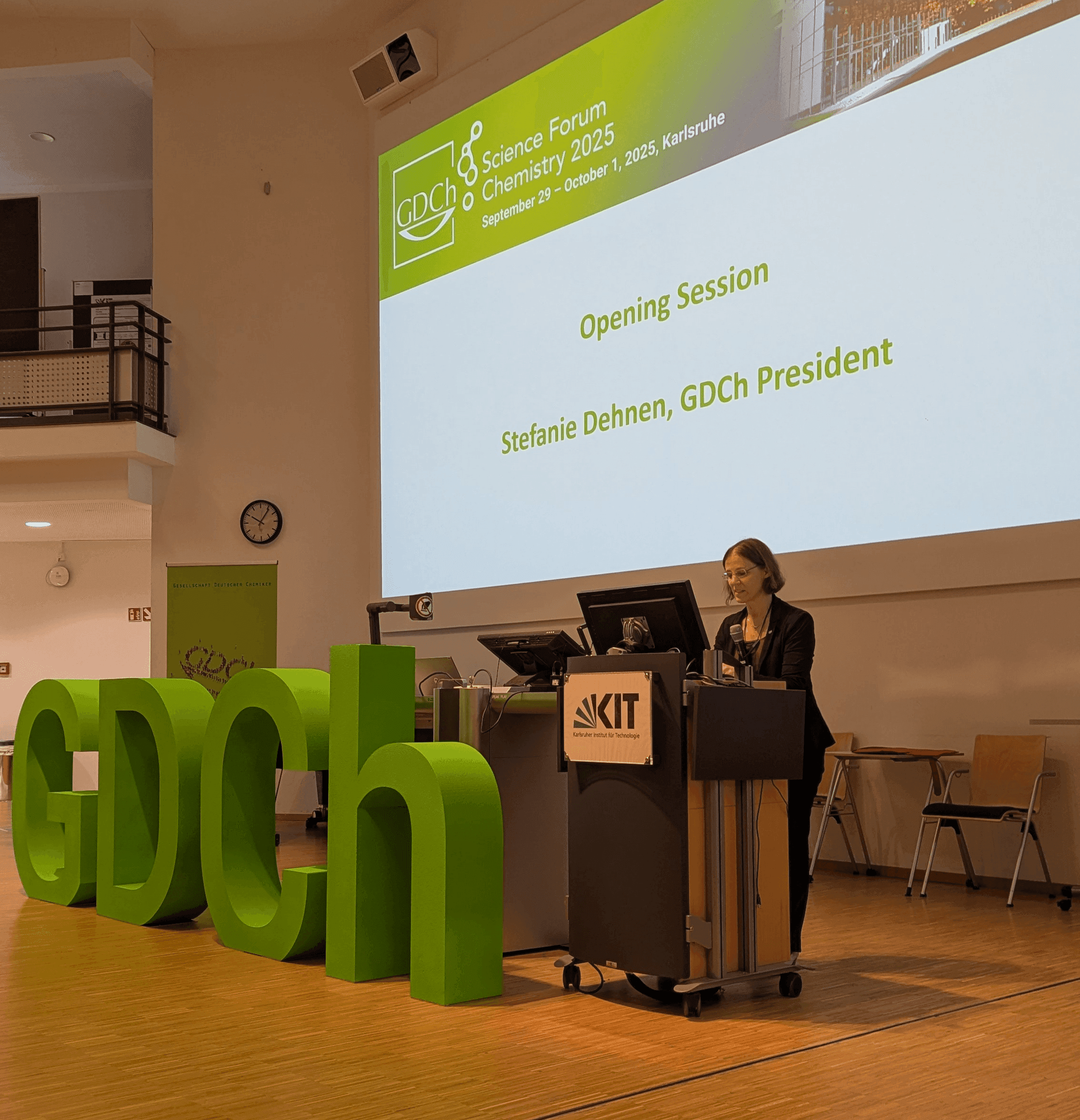 GDCh-Präsidentin Stefanie Dehnen eröffnet das Science Forum Chemistry 2025